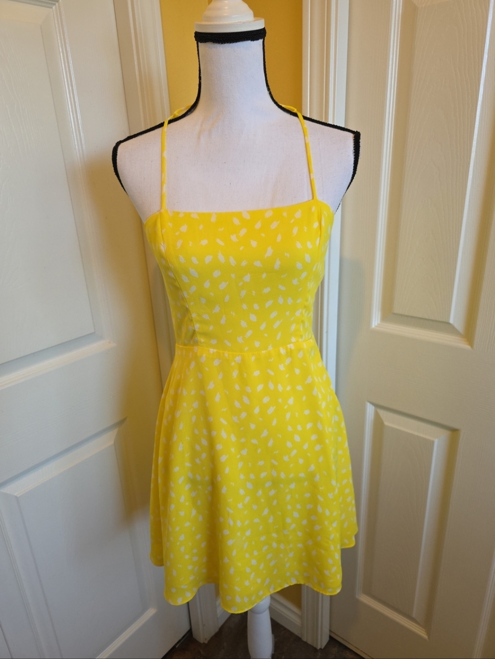 SOCIALITE YELLOW DRESS, SIZE M